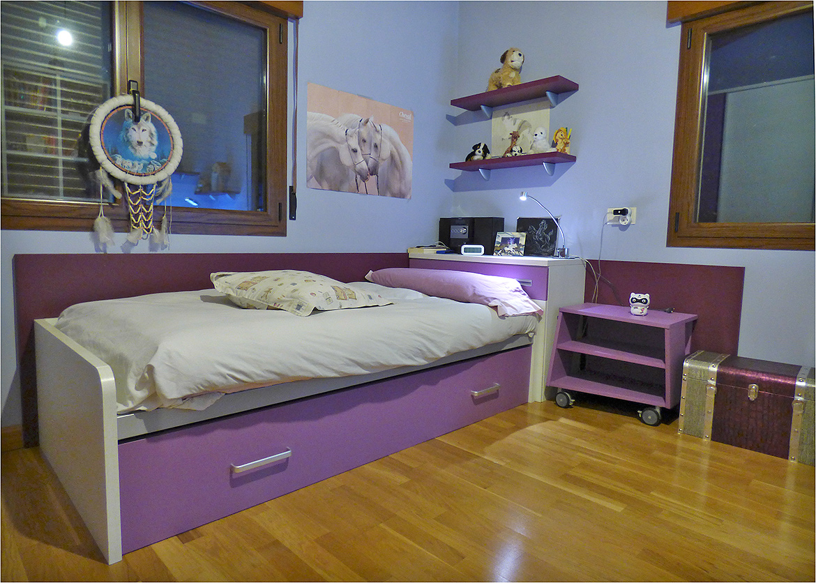 Dormitorio juvenil con cama nido y armario de puertas correderas en  Pamplona Navarra